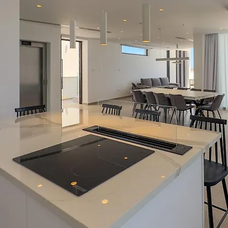 Villa Aqua Beachfront - 1 *