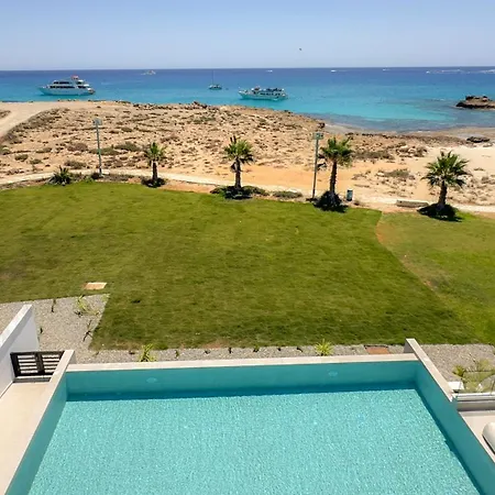 Aqua Beachfront - 1 Villa *