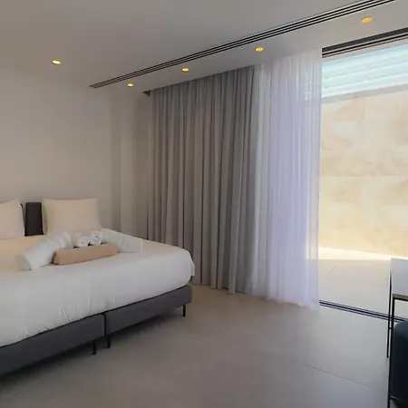 Willa Aqua Beachfront - 1