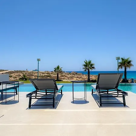 Aqua Beachfront - 1 Villa *