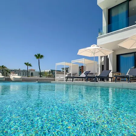 Villa Aqua Beachfront - 1