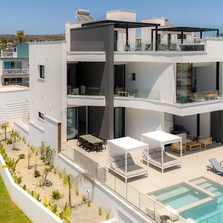 Aqua Beachfront - 1 Willa *