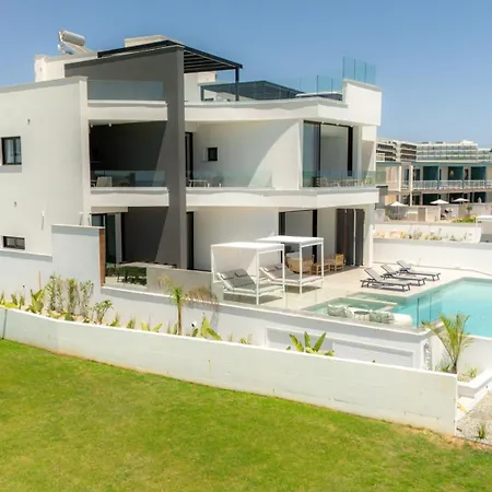 Aqua Beachfront - 1 Willa *