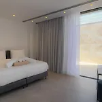 Villa Aqua Beachfront - 1