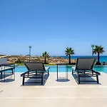 Aqua Beachfront - 1 Villa *