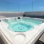 Villa Aqua Beachfront - 1 *