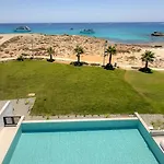 Aqua Beachfront - 1 Villa *