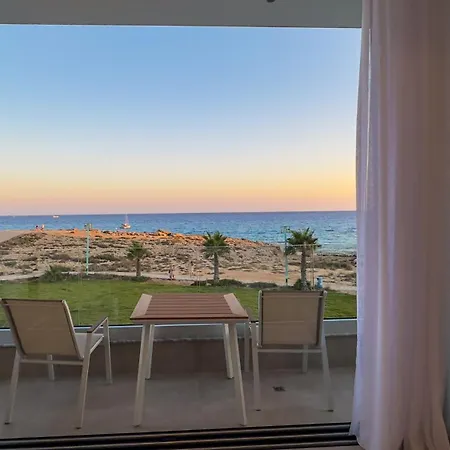 Aqua Beachfront - 1 Villa