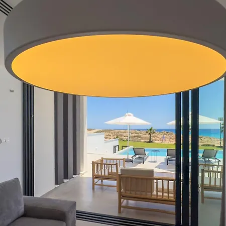 Aqua Beachfront - 1 Villa