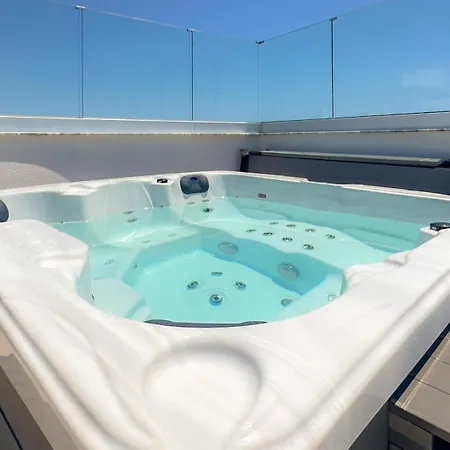 Villa Aqua Beachfront - 1 *