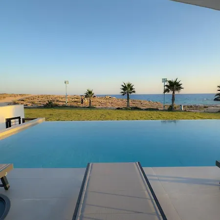 Aqua Beachfront - 1 Villa *