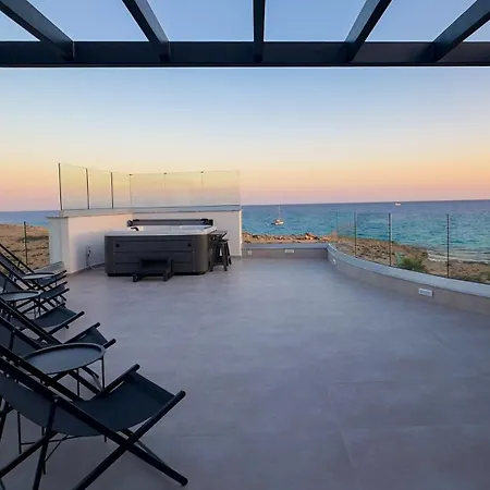 Aqua Beachfront - 1 Villa