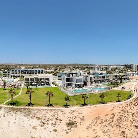 Villa Aqua Beachfront - 1 *