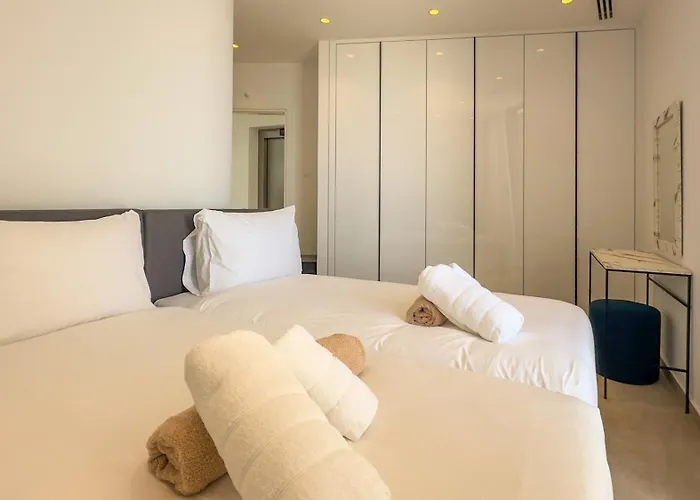 Aqua Beachfront - 1 Villa *