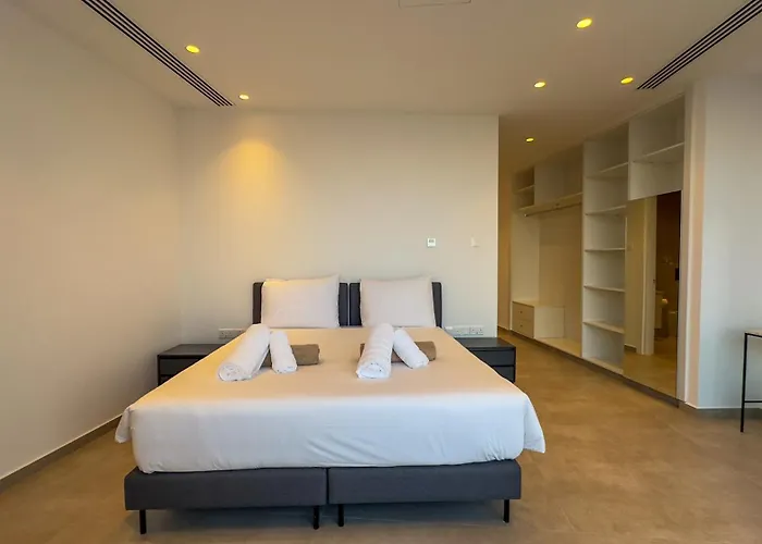 Aqua Beachfront - 1 Villa *