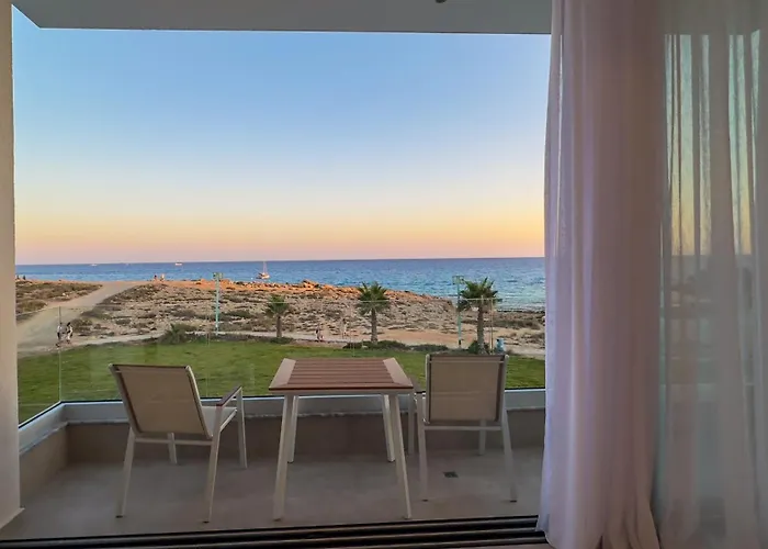 Aqua Beachfront - 1 Villa