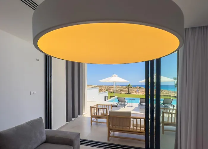 Aqua Beachfront - 1 Villa