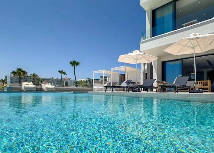 Villa Aqua Beachfront - 1