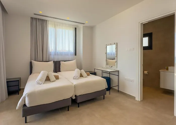 Aqua Beachfront - 1 アヤナパ