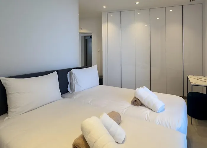 Aqua Beachfront - 1 アヤナパ