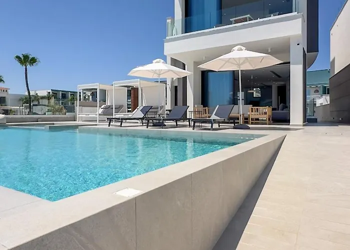 Aqua Beachfront - 1 * アヤナパ