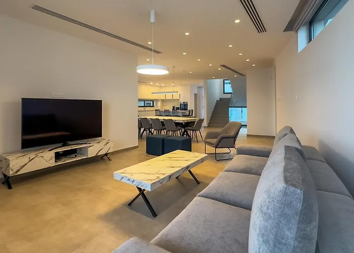 Aqua Beachfront - 1 * アヤナパ