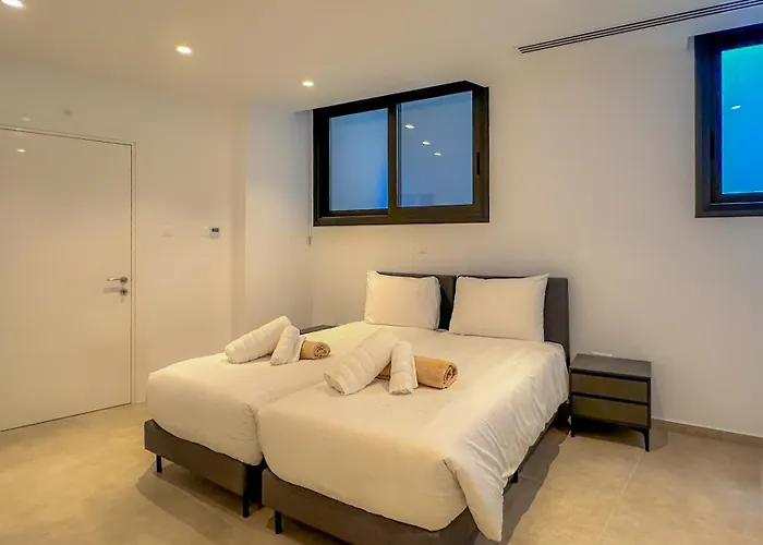 Aqua Beachfront - 1 アヤナパ